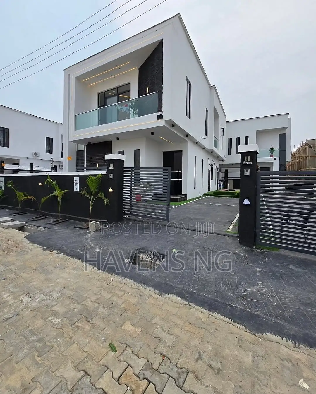 5bdrm Duplex in Ikota for sale in Ikota