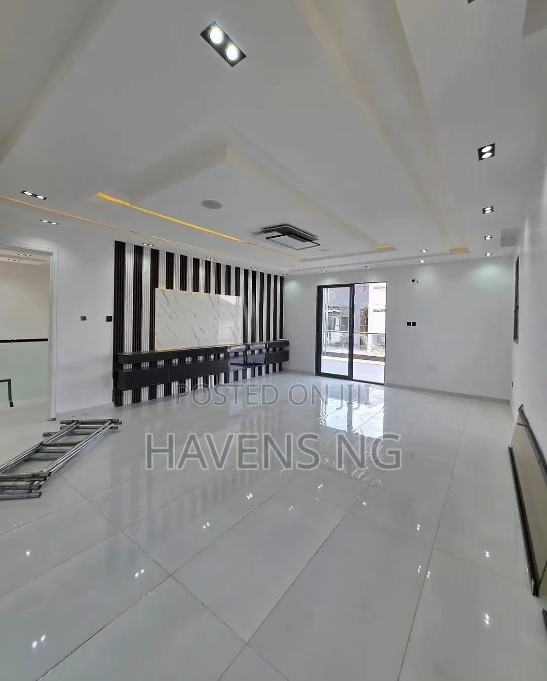 5bdrm Duplex in Lekki Phase 1 for sale in Lekki Phase 1