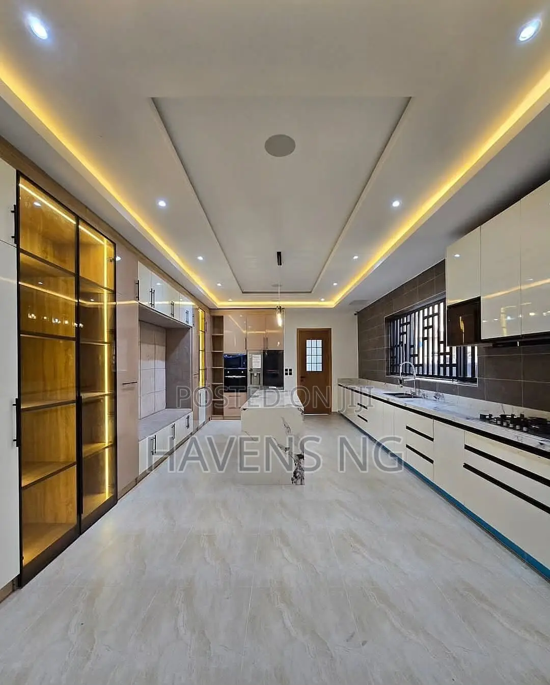 5bdrm Duplex in Lekki Phase 1 for sale in Lekki Phase 1