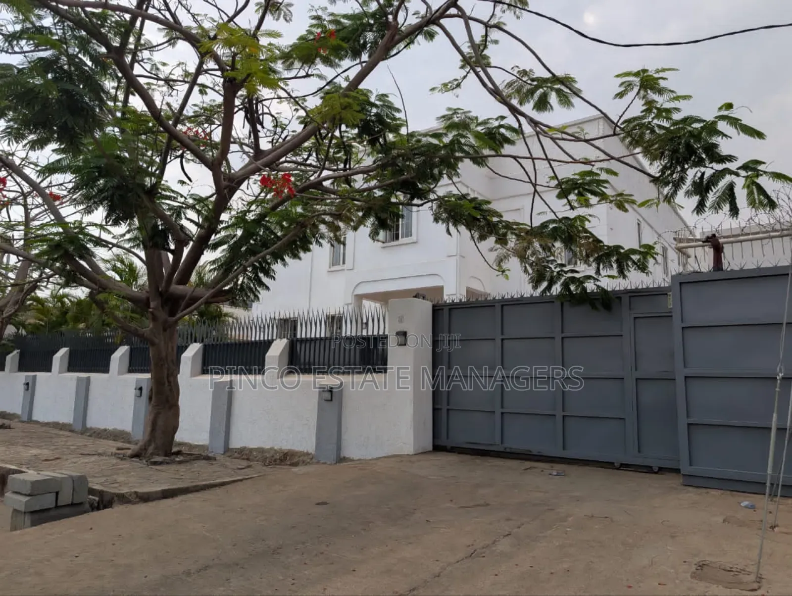 8bdrm Duplex in Guzape District for sale in Guzape District
