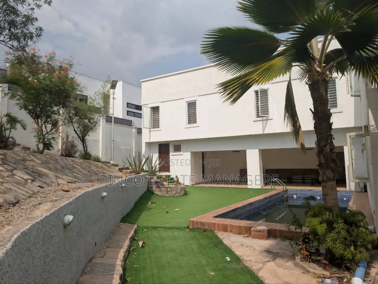 8bdrm Duplex in Guzape District for sale in Guzape District