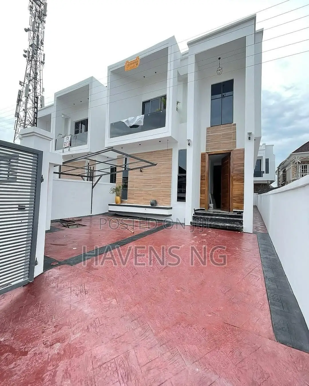 5bdrm Duplex in Chevron for sale in Chevron