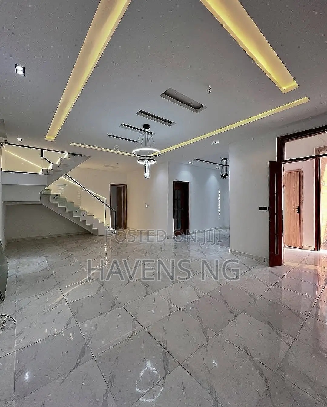 5bdrm Duplex in Chevron for sale in Chevron