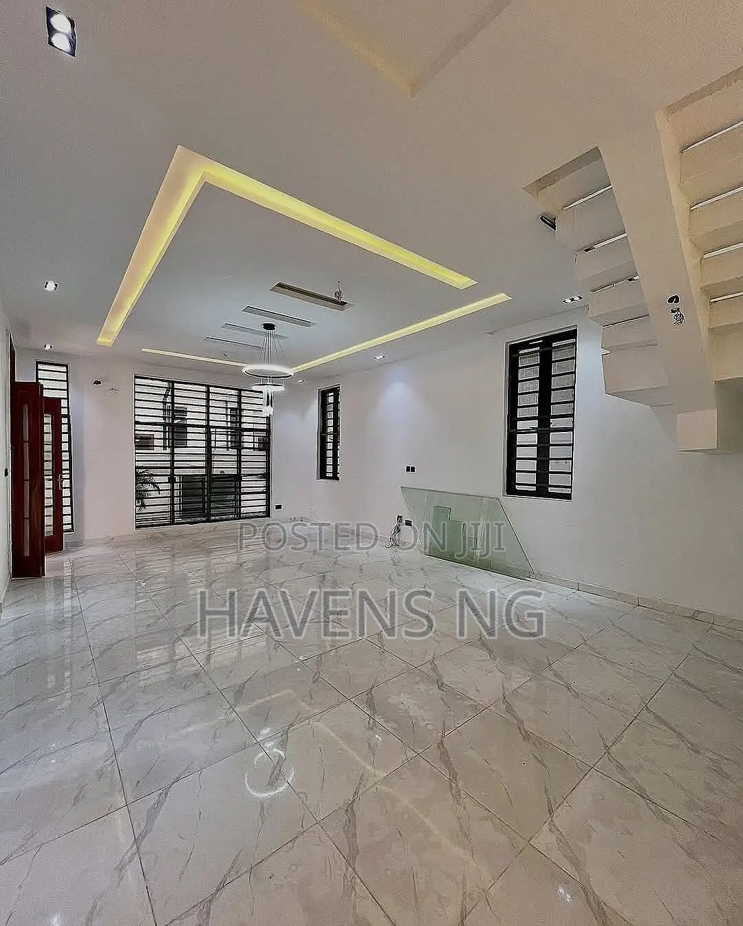 5bdrm Duplex in Chevron for sale in Chevron