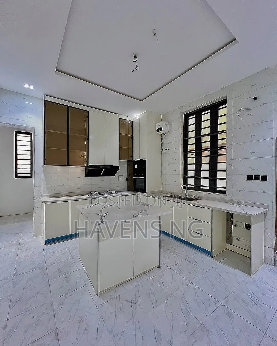 5bdrm Duplex in Chevron for sale in Chevron