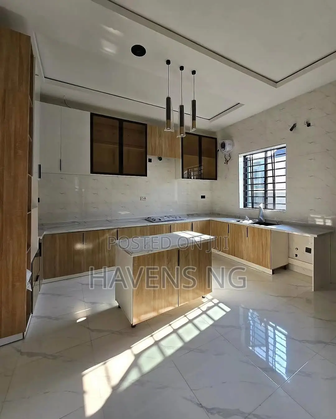 5bdrm Duplex in Ikota for sale in Ikota