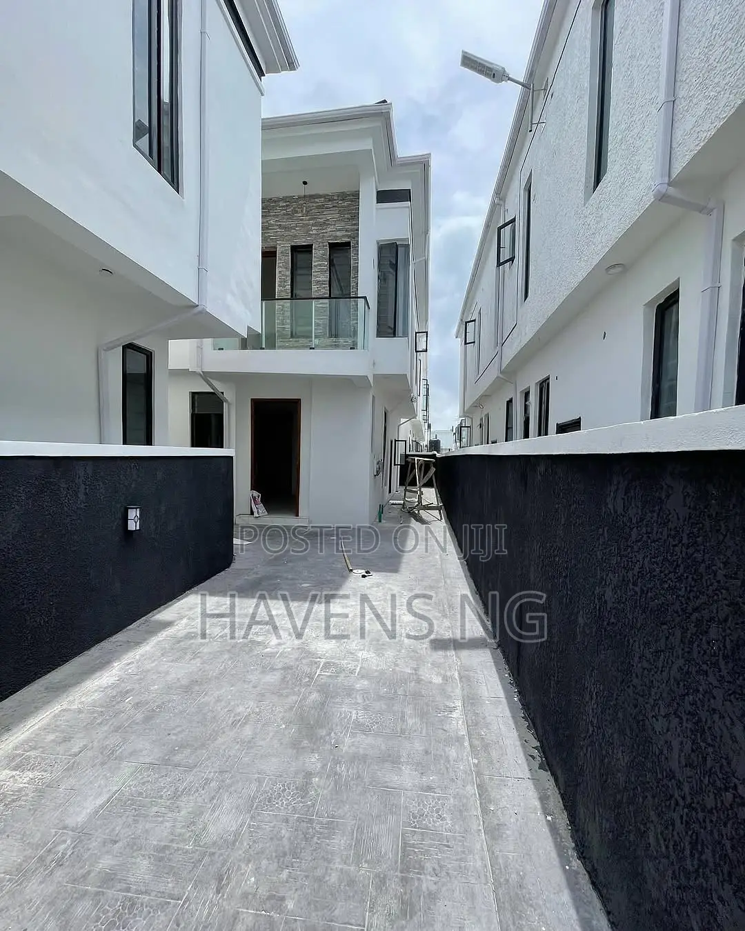 4bdrm Duplex in Ikota for sale in Ikota