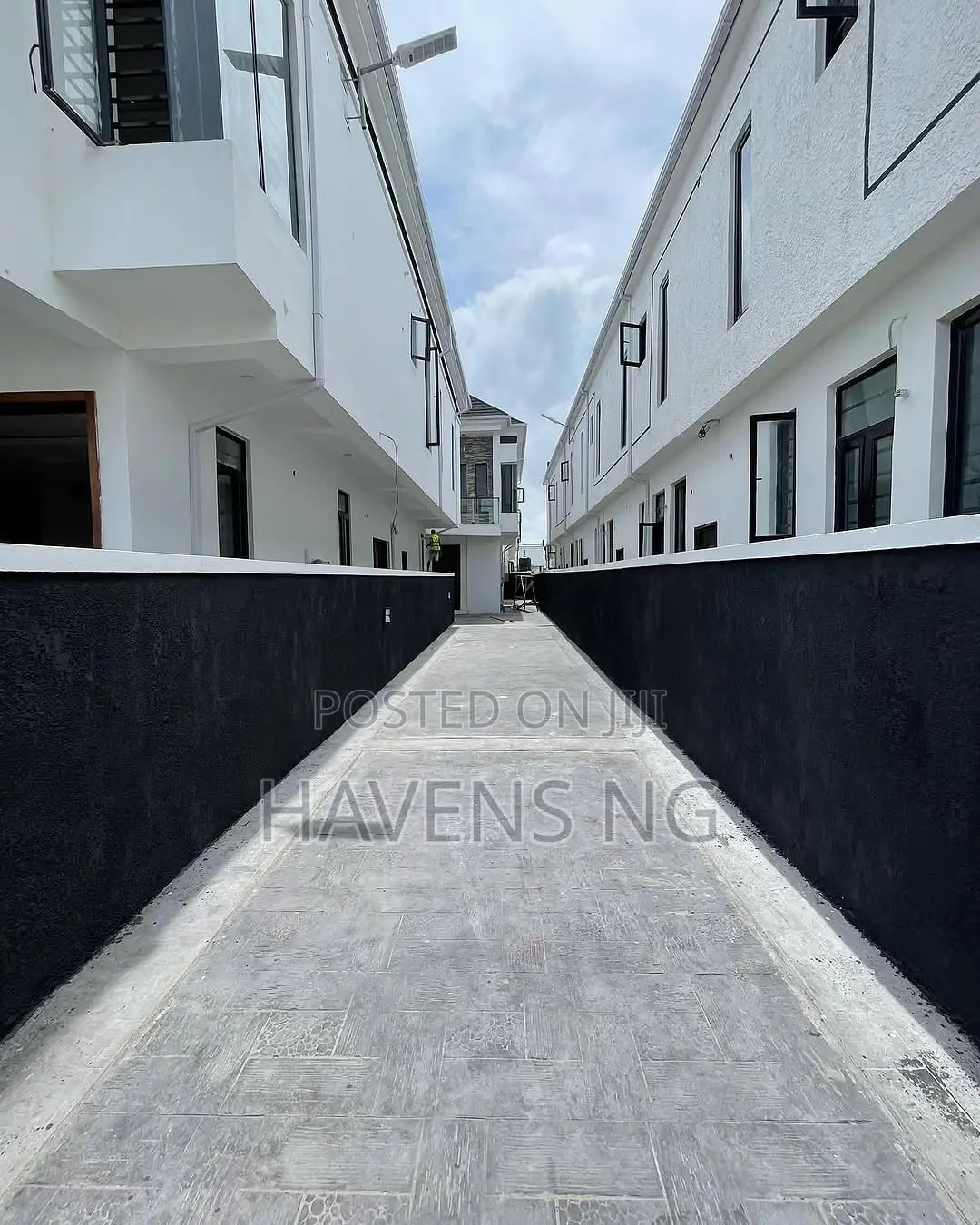 4bdrm Duplex in Ikota for sale in Ikota