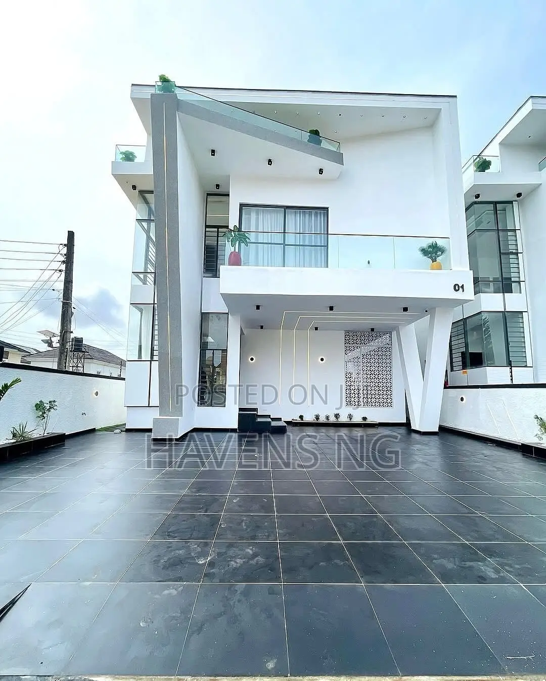 5bdrm Duplex in Idado for sale in Idado