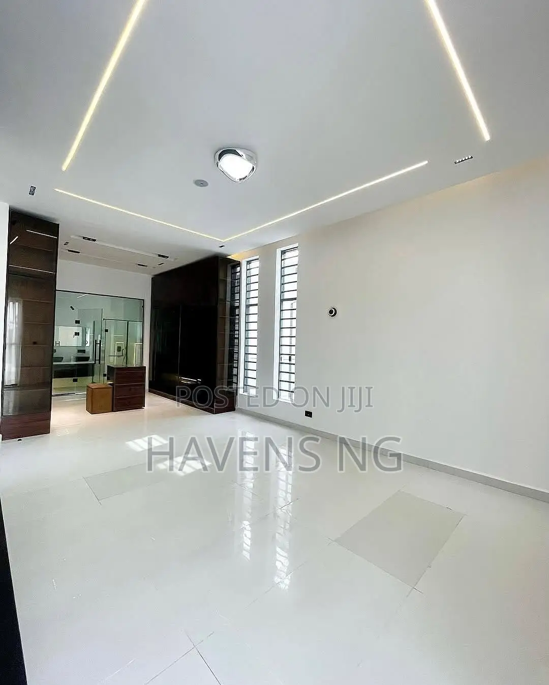 5bdrm Duplex in Idado for sale in Idado