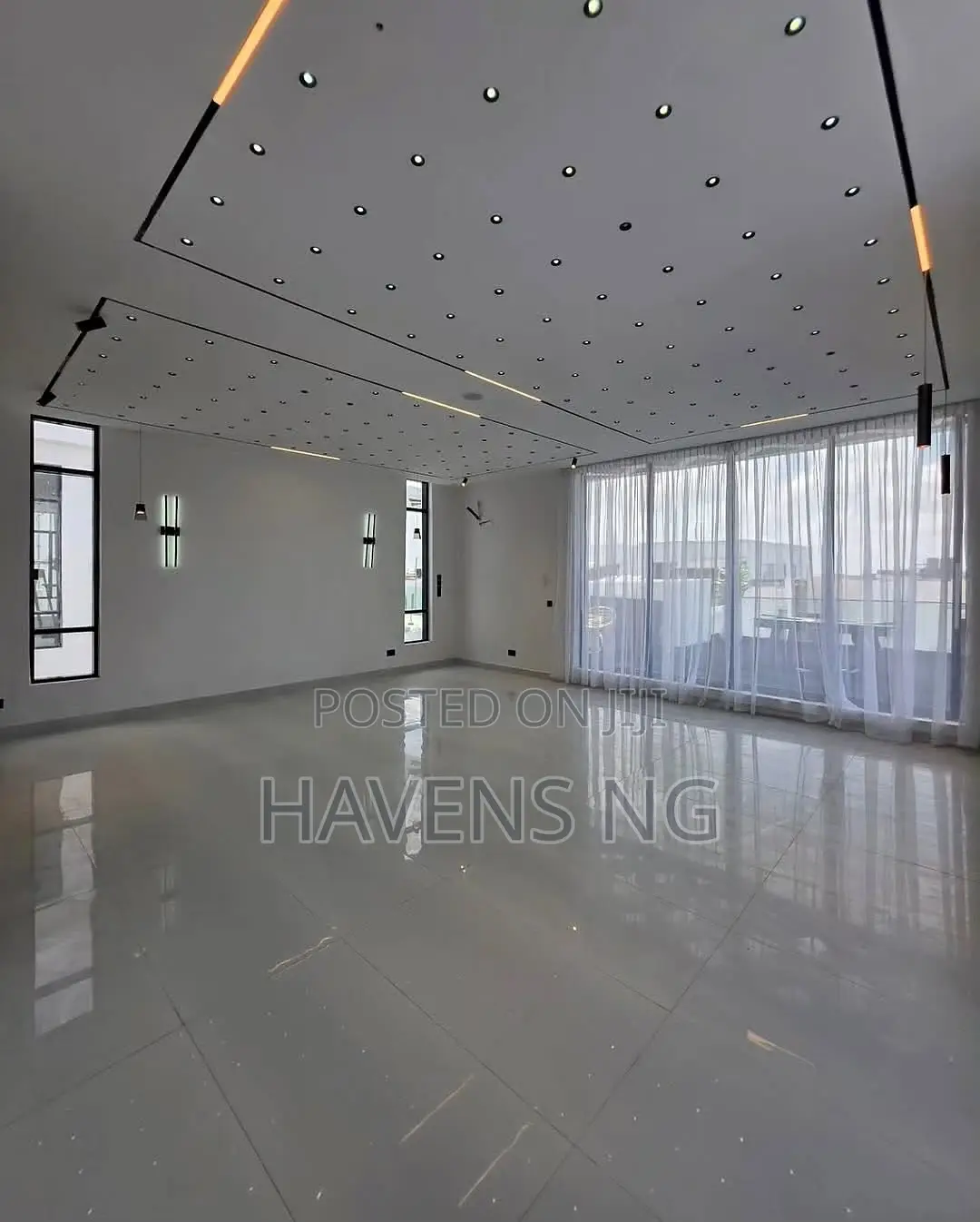 5bdrm Duplex in Chevron for sale in Chevron