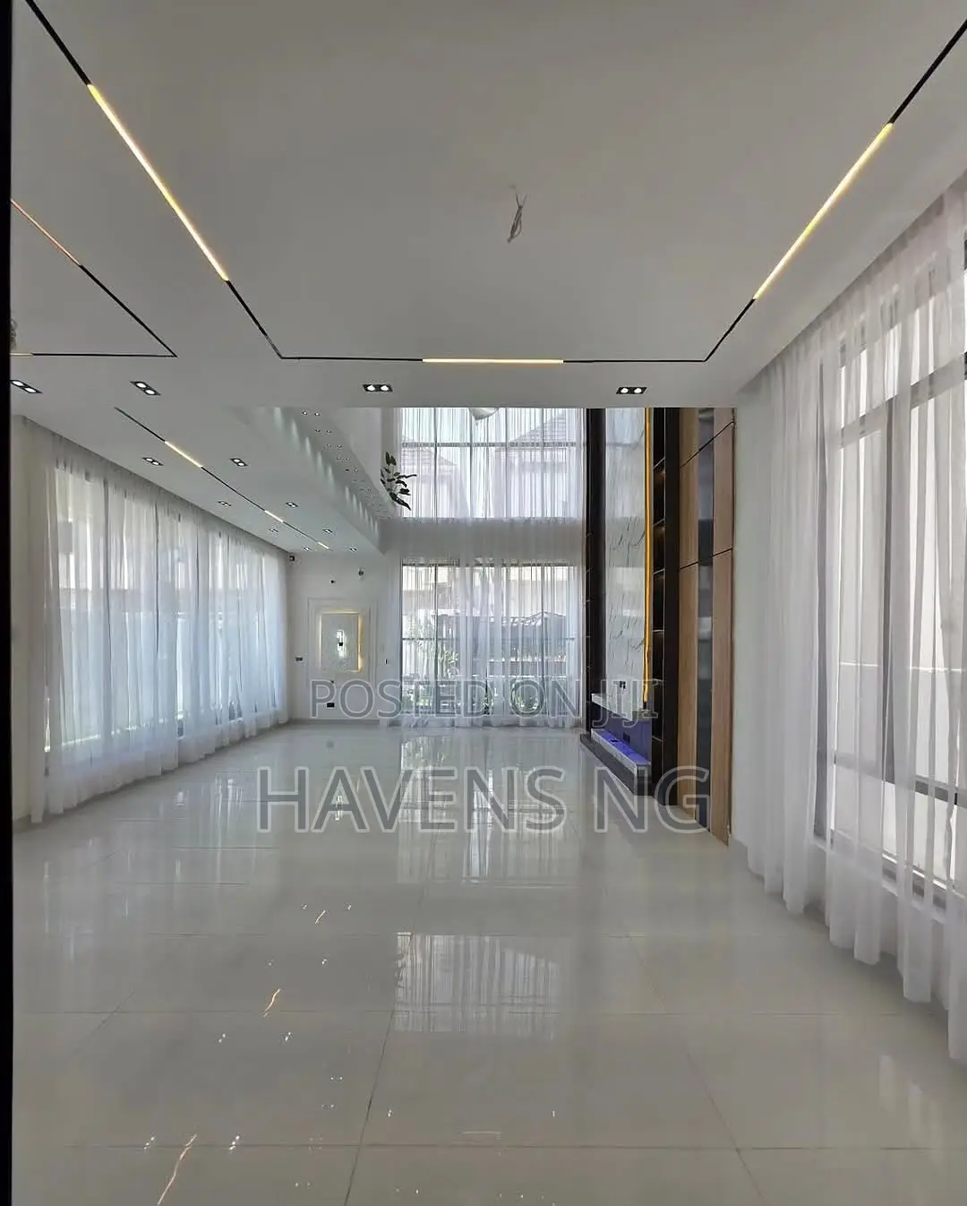 5bdrm Duplex in Chevron for sale in Chevron