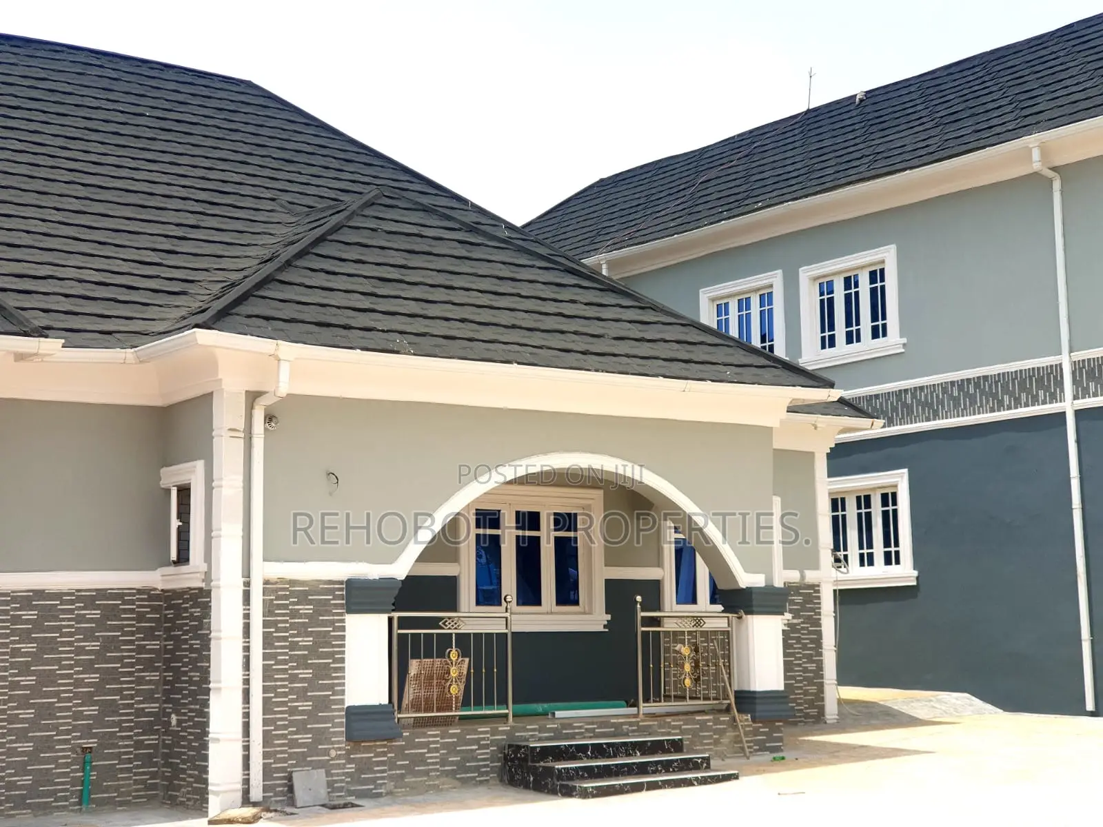 8bdrm Block of Flats in Abeese, Ibadan for sale in Ibadan