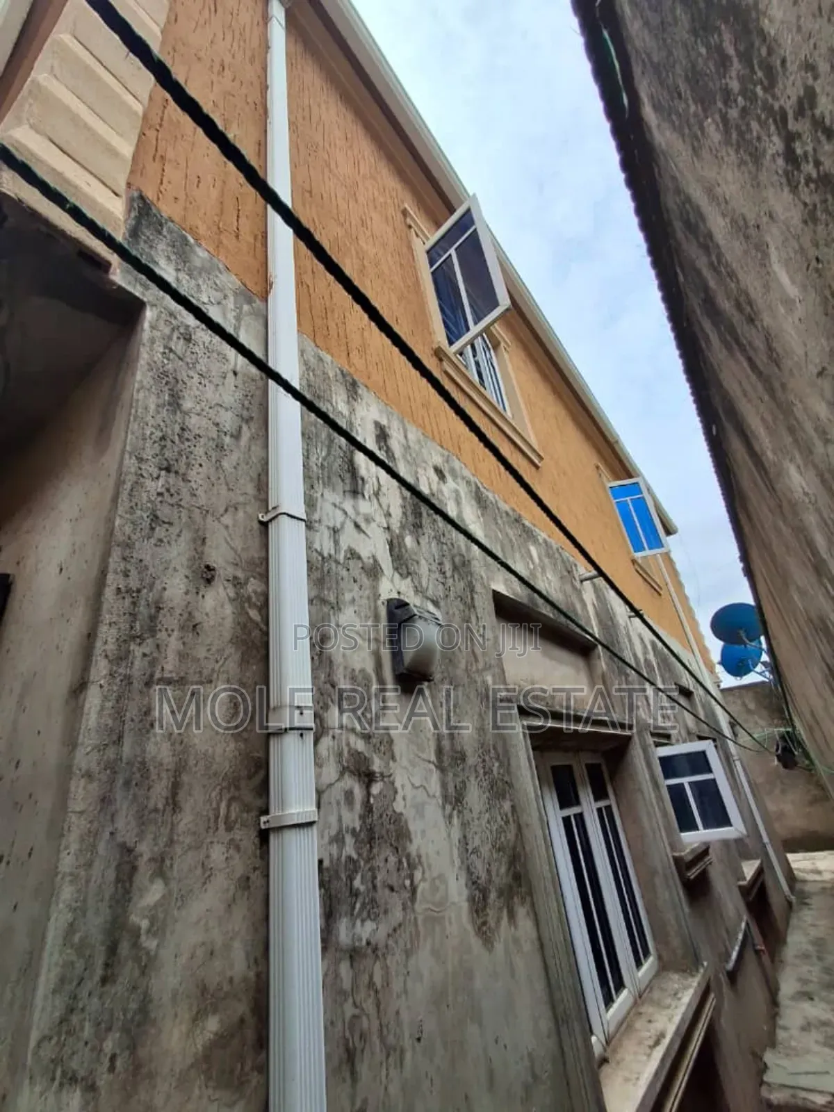 New Hotel Gowon Estate 4 Sale Okunola Axis in Egbeda / Egbeda