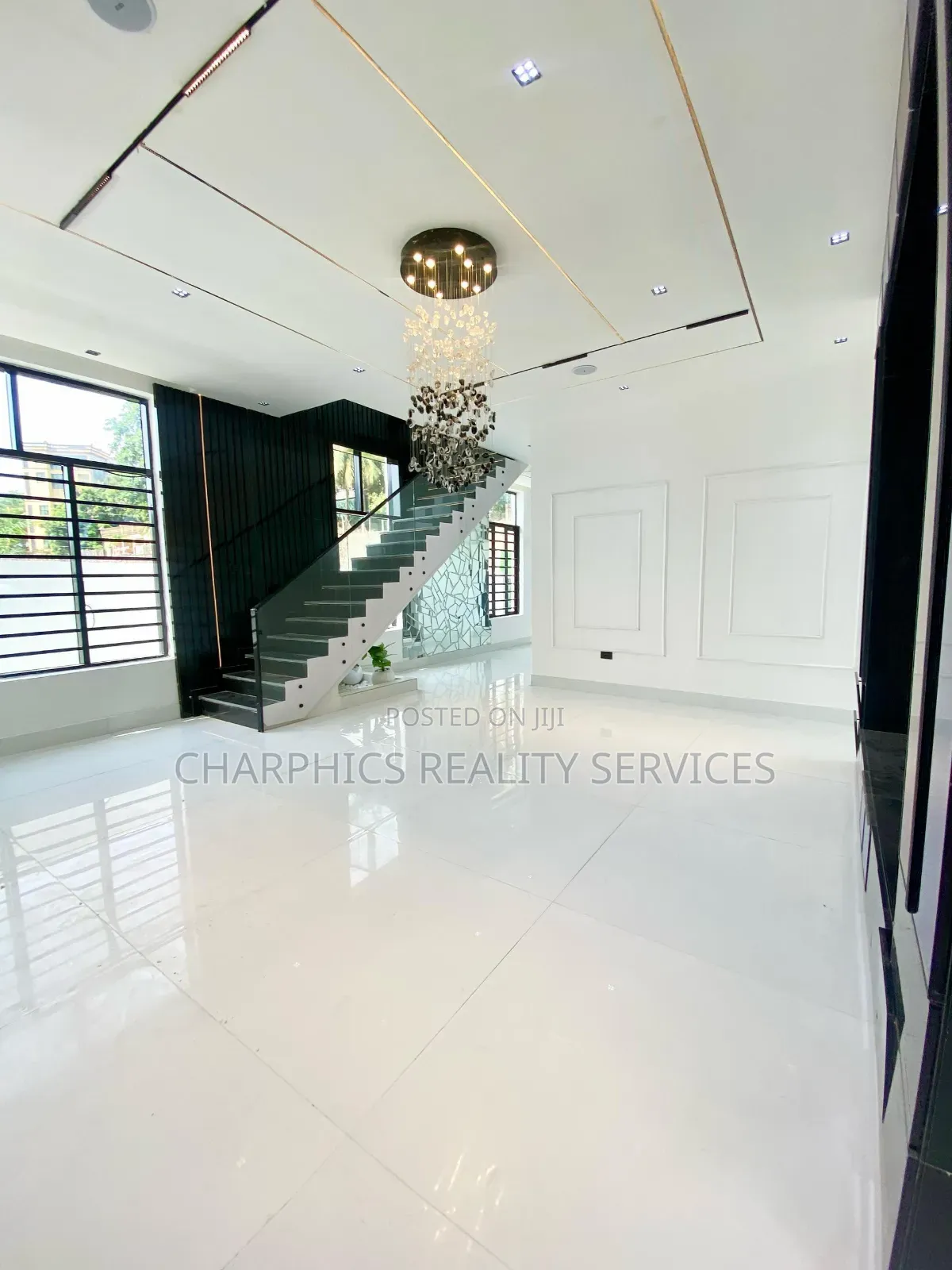 5bdrm Duplex in Chevron for sale in Chevron
