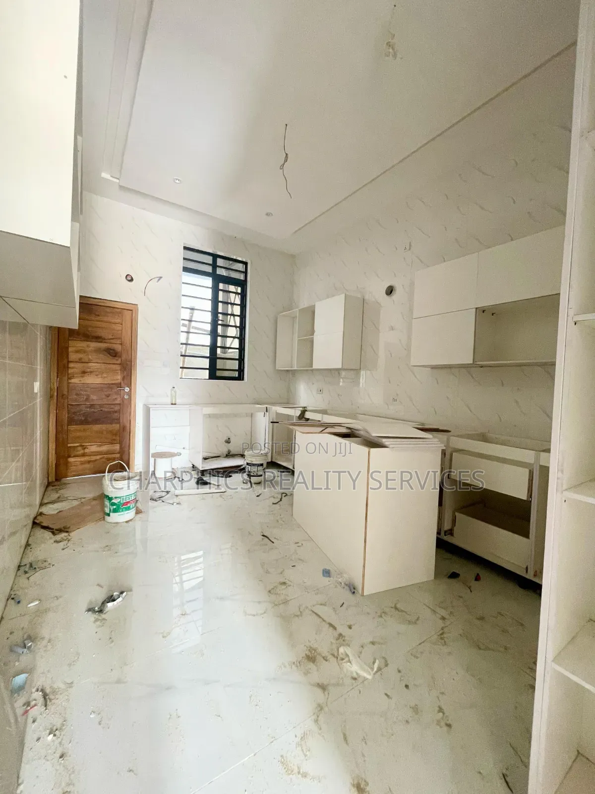 4bdrm Duplex in Chevron for sale in Chevron
