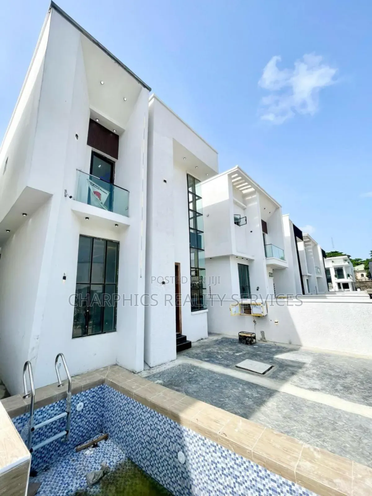 4bdrm Duplex in Chevron for sale in Chevron