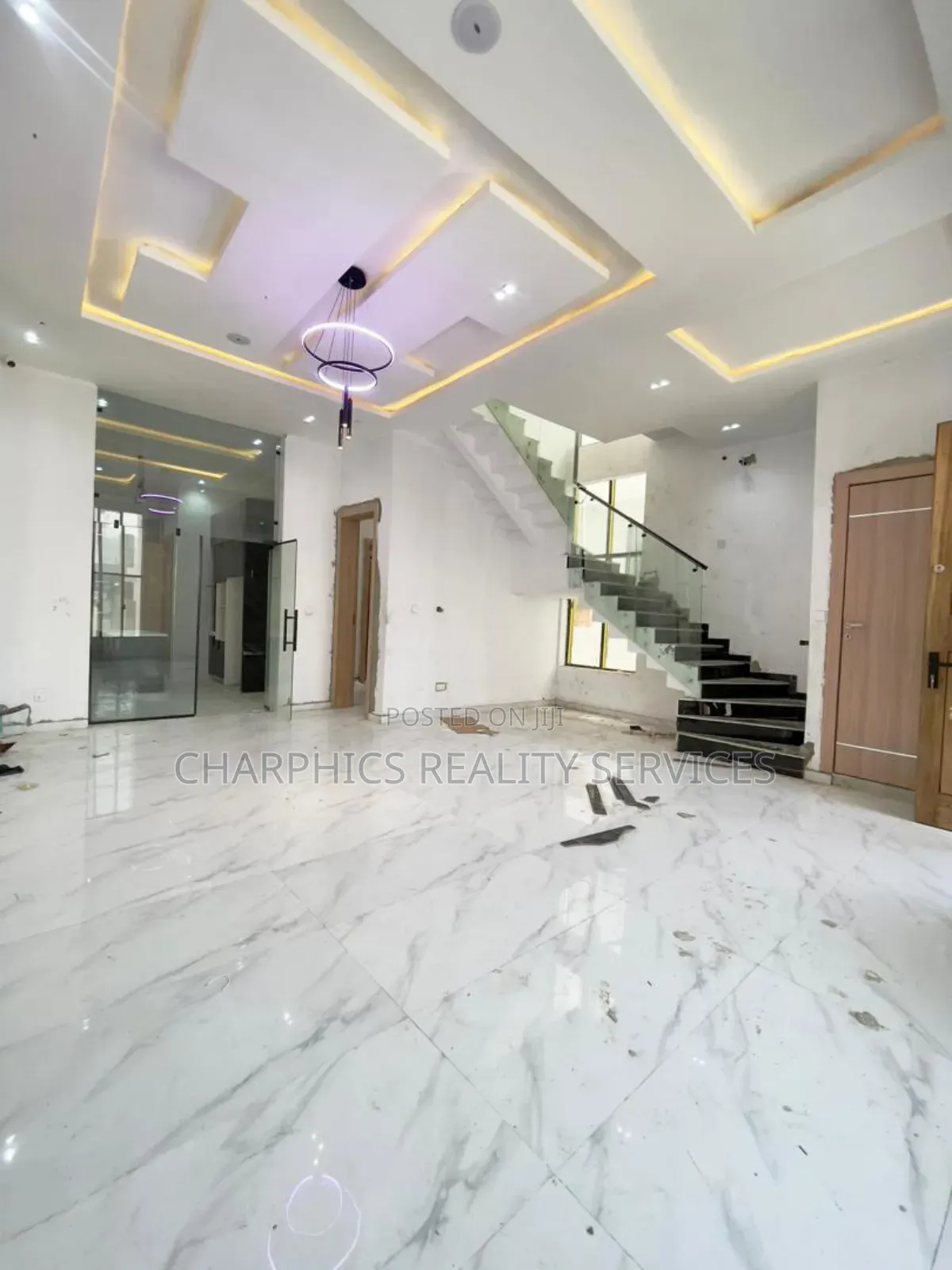 4bdrm Duplex in Chevron for sale in Chevron