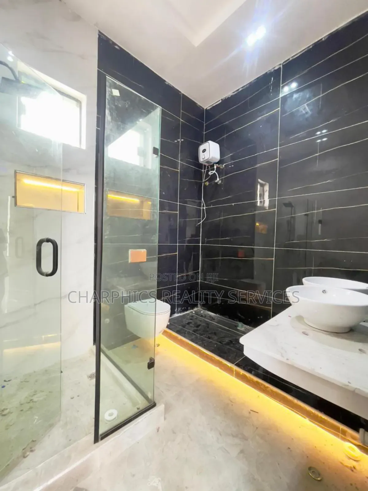 4bdrm Duplex in Chevron for sale in Chevron