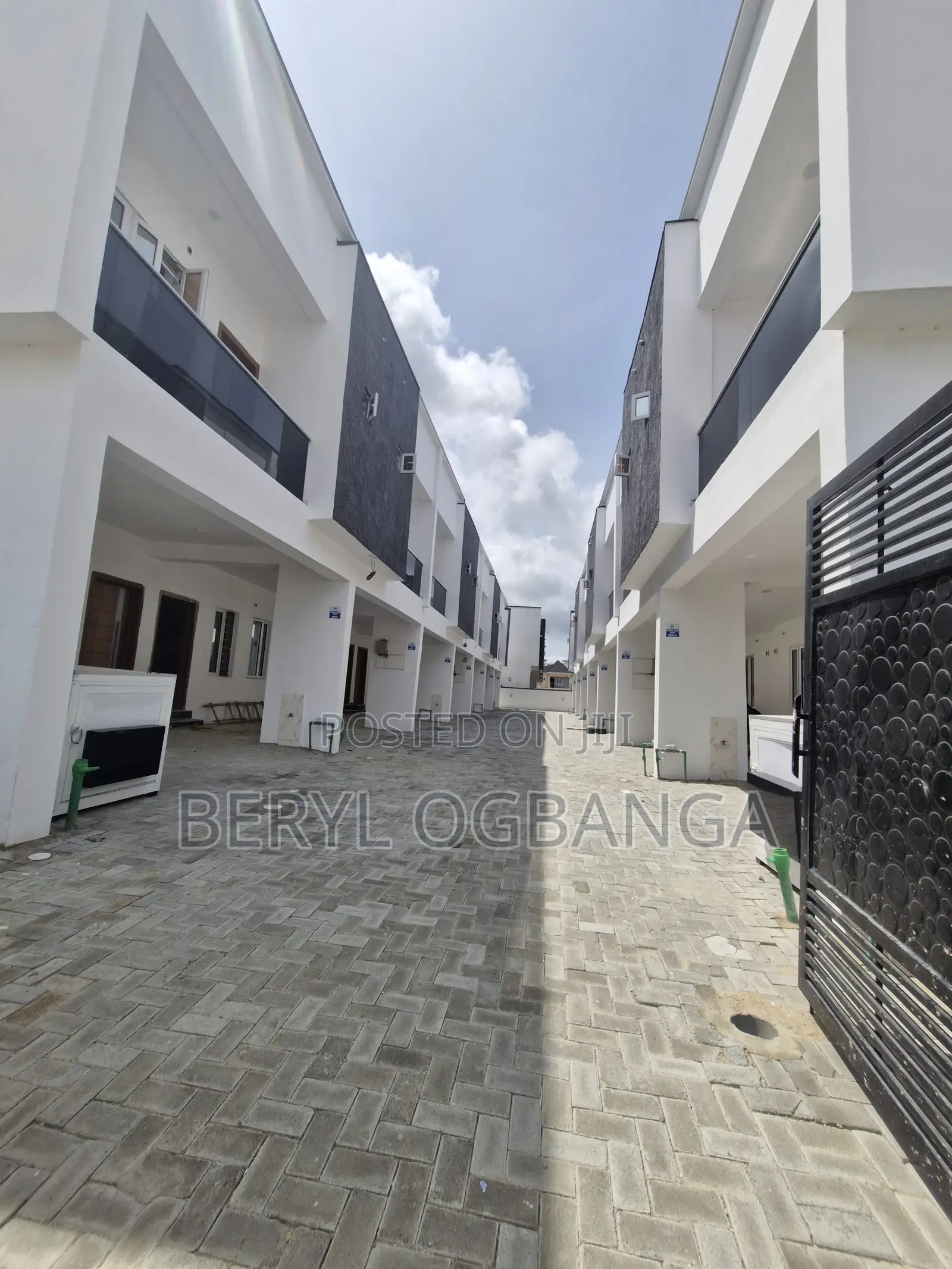 3bdrm Townhouse/Terrace in Off Lekki-Epe Expressway for sale in Off Lekki-Epe Expressway