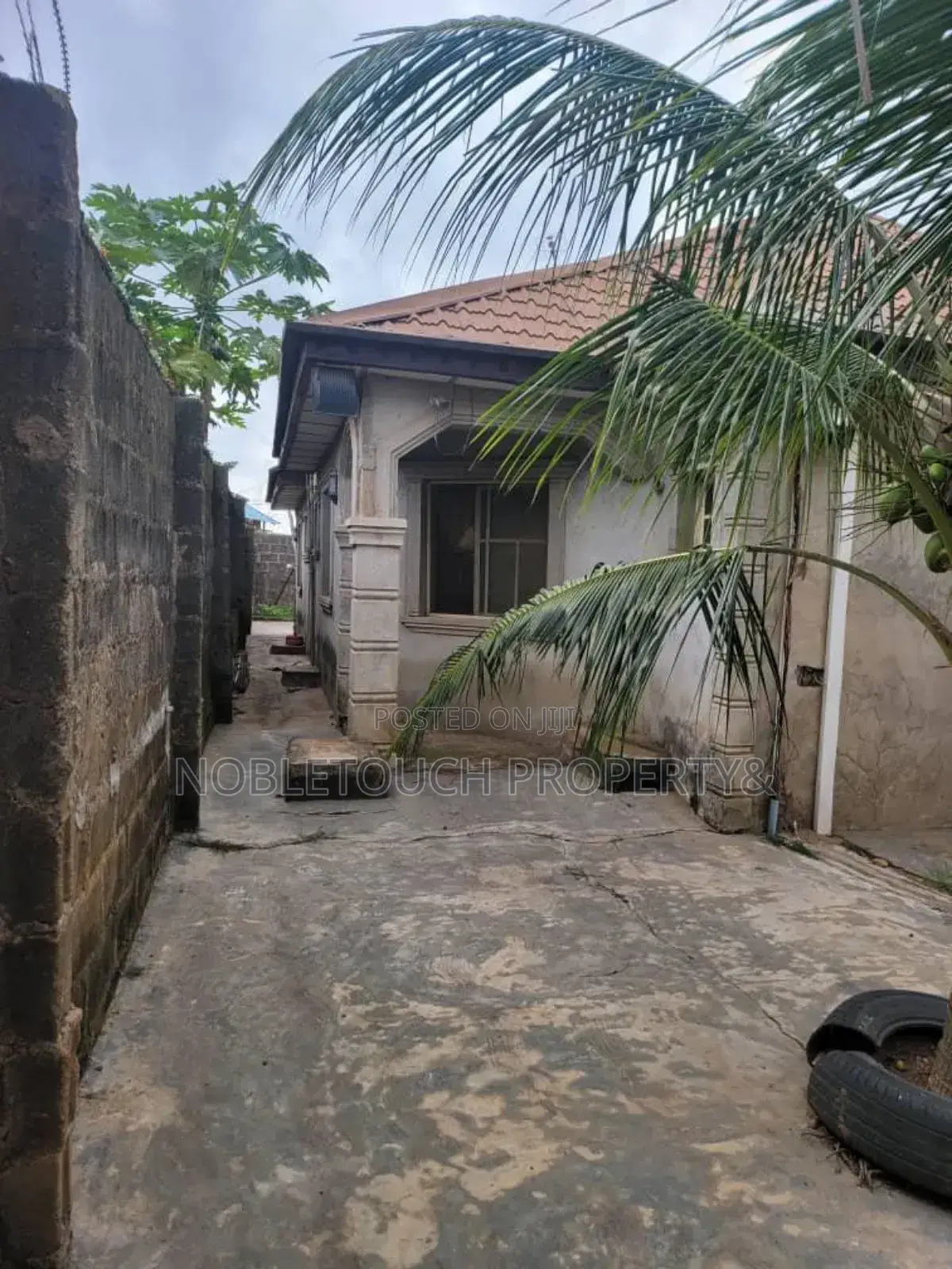 4bdrm Bungalow in Pakoto Bus Stop Ifo for sale in Ifo
