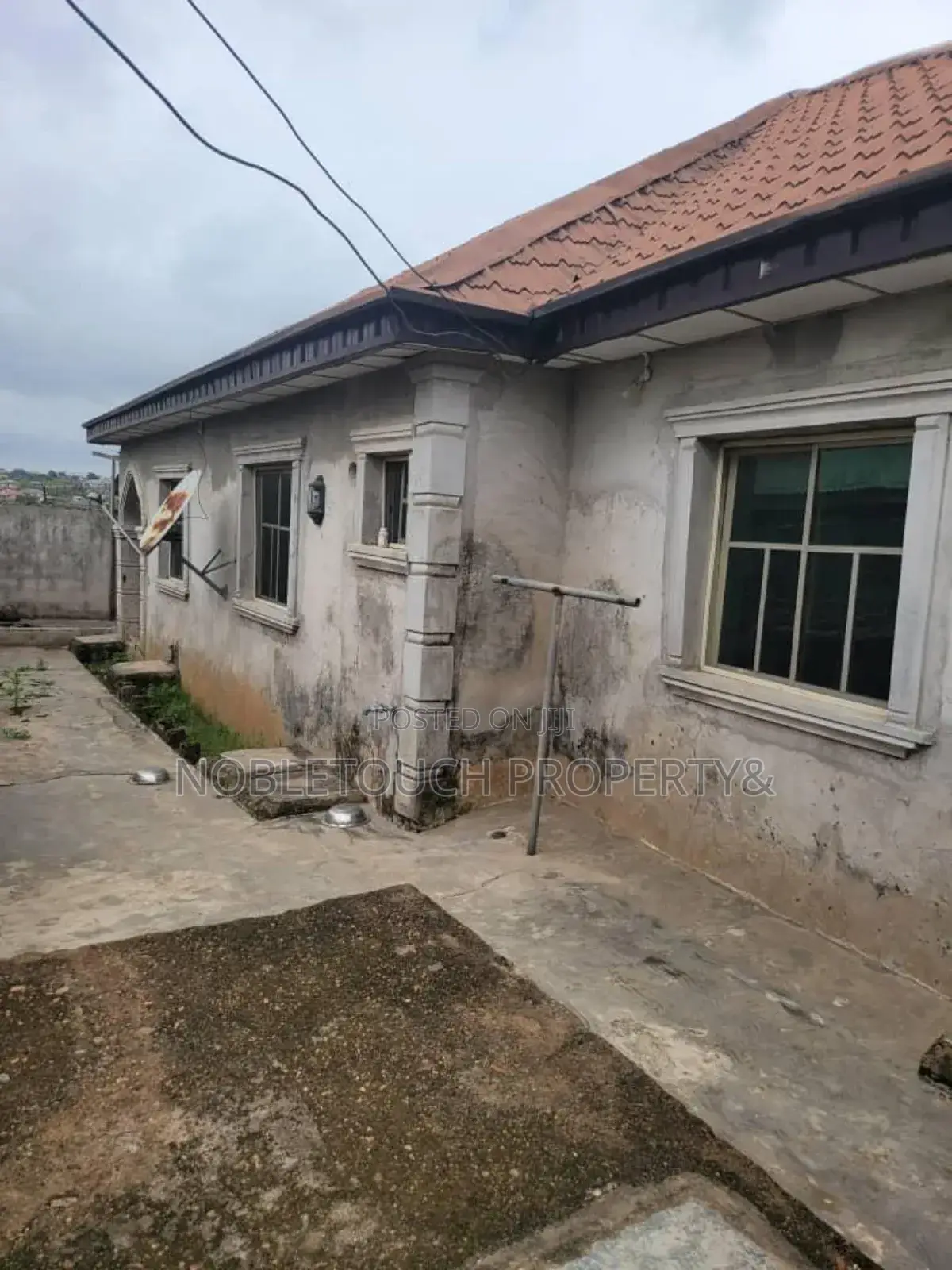 4bdrm Bungalow in Pakoto Bus Stop Ifo for sale in Ifo