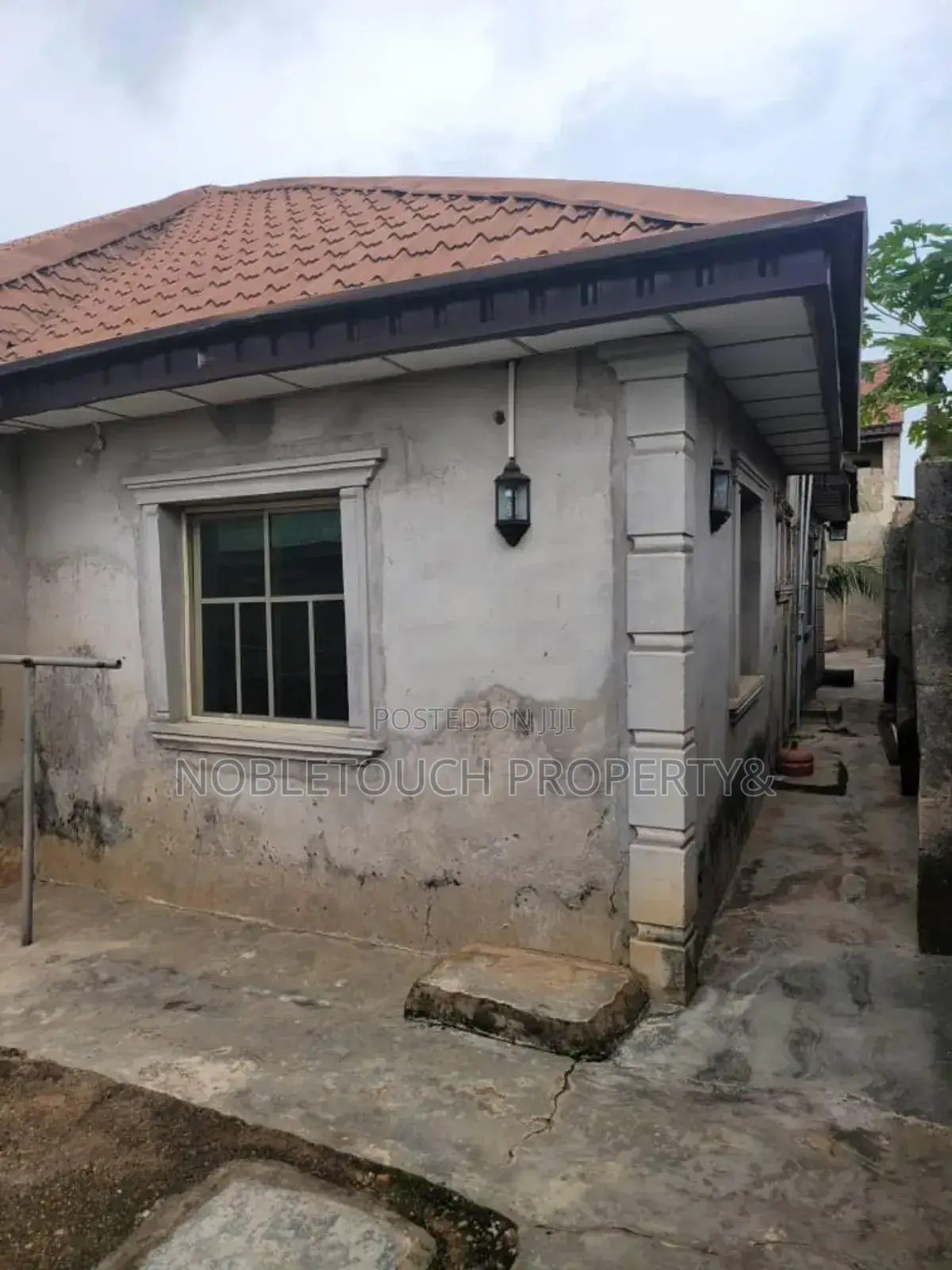4bdrm Bungalow in Pakoto Bus Stop Ifo for sale in Ifo