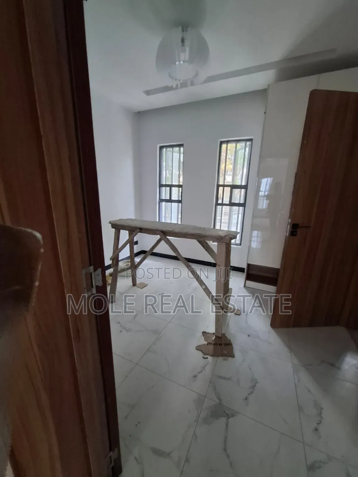Furnished 5bdrm Duplex in Chevron for sale in Chevron