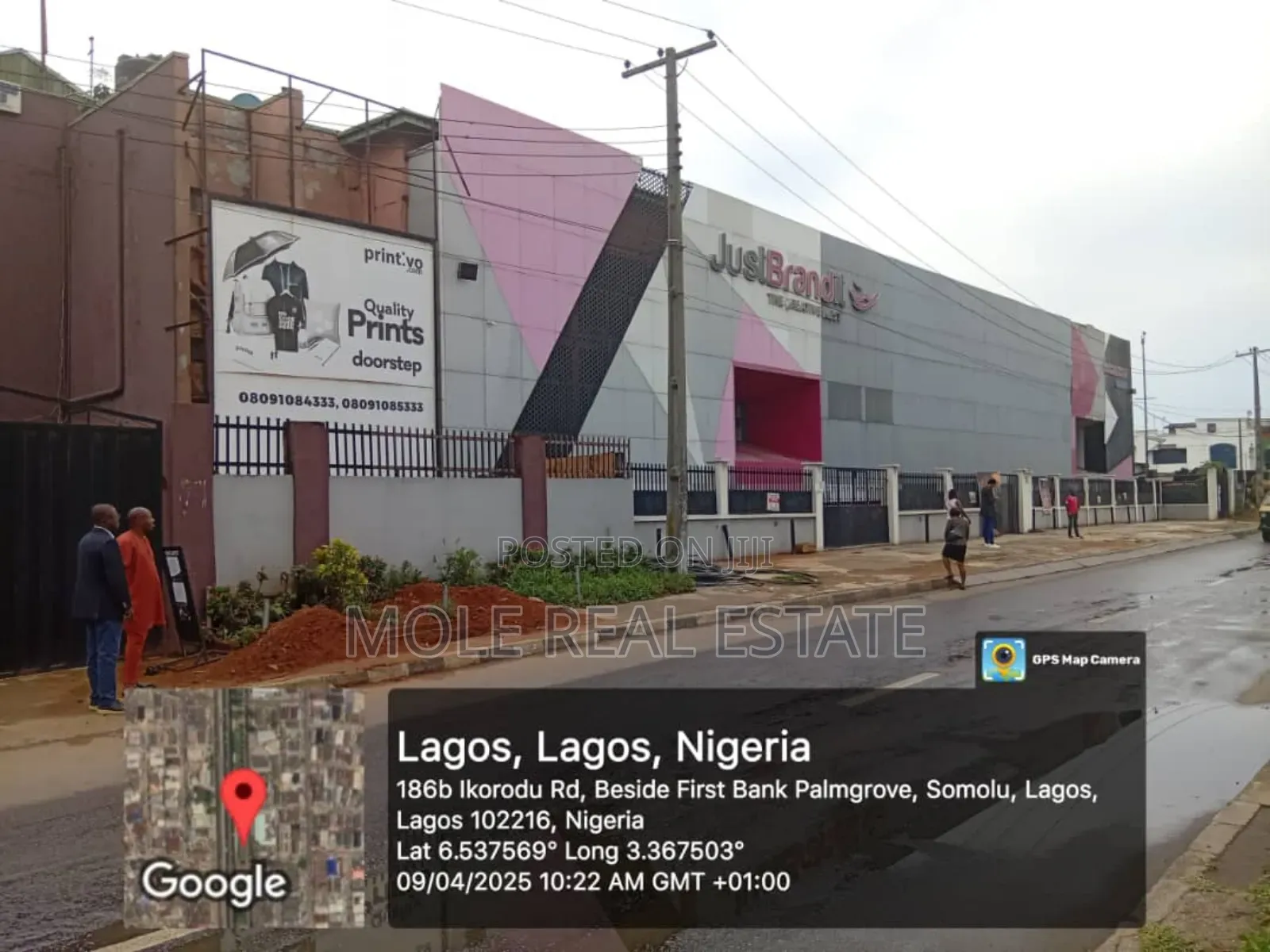 4,400sqm Fenced Onipan B/S Ikorodu Rd 3 No2 Stoey Structure in Onipanu
