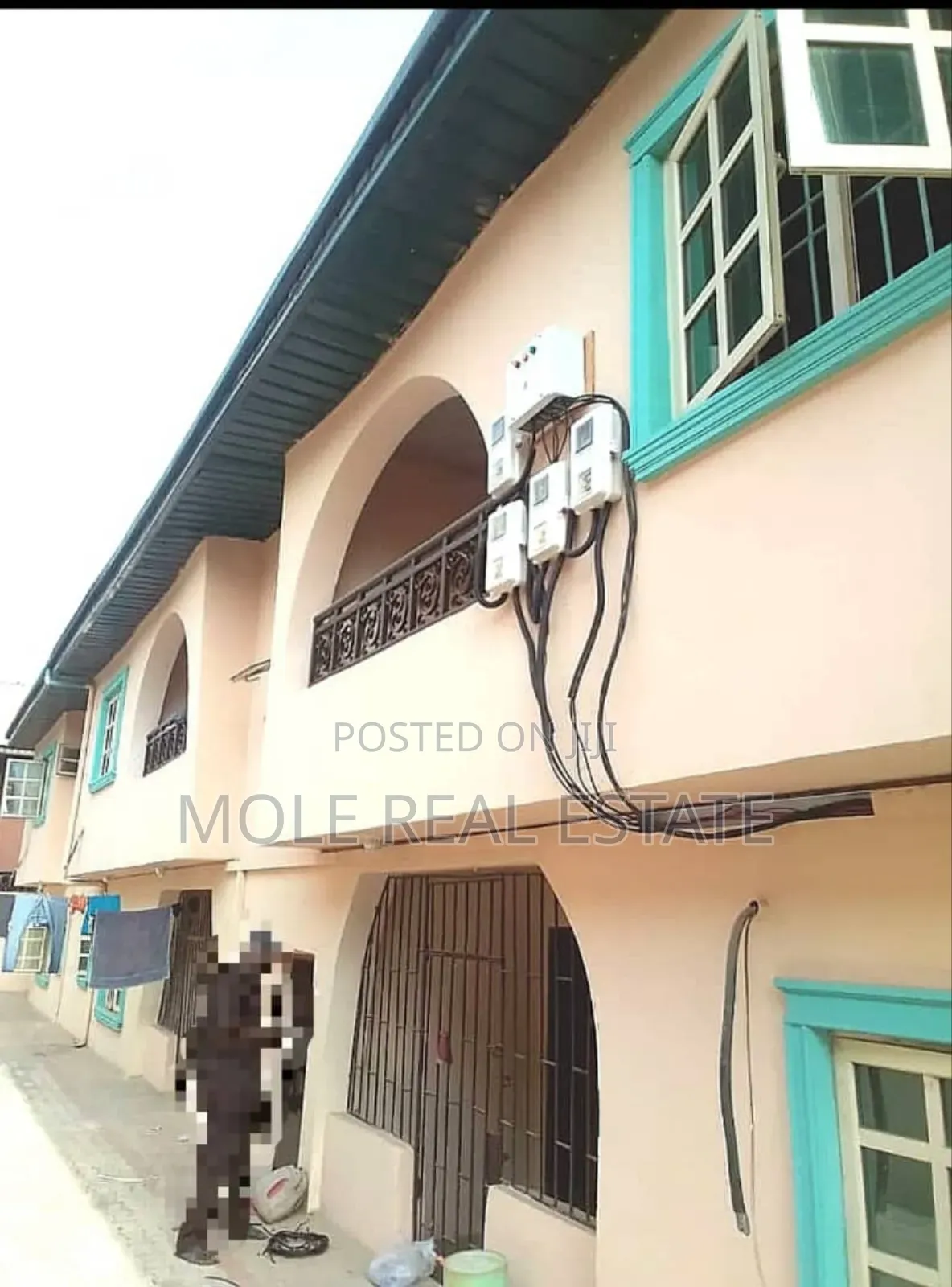 4,400sqm Fenced Onipan B/S Ikorodu Rd 3 No2 Stoey Structure in Onipanu