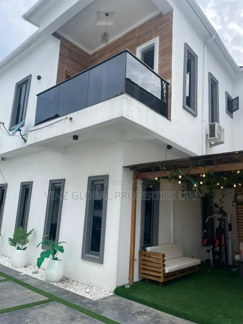Luxury and Very Spacious 5 Bedroom Self Compound in Lekki