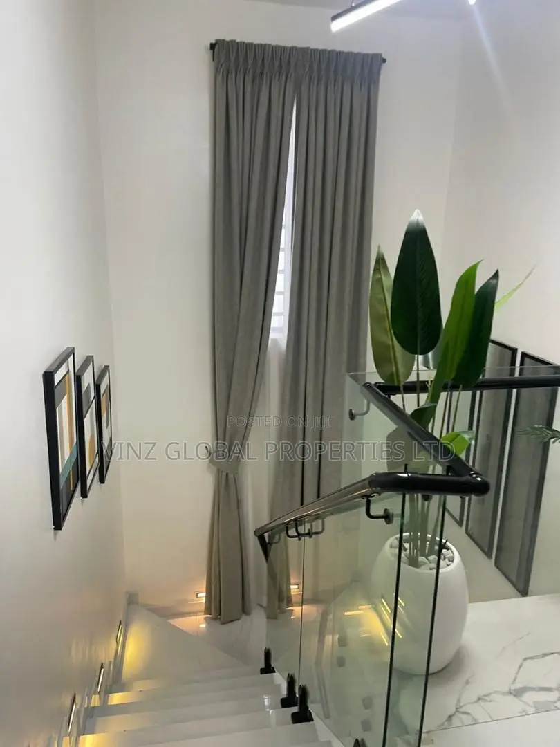 Luxury and Very Spacious 5 Bedroom Self Compound in Lekki