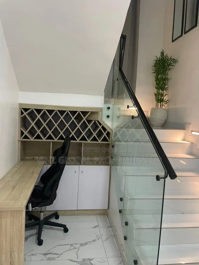 Luxury and Very Spacious 5 Bedroom Self Compound in Lekki