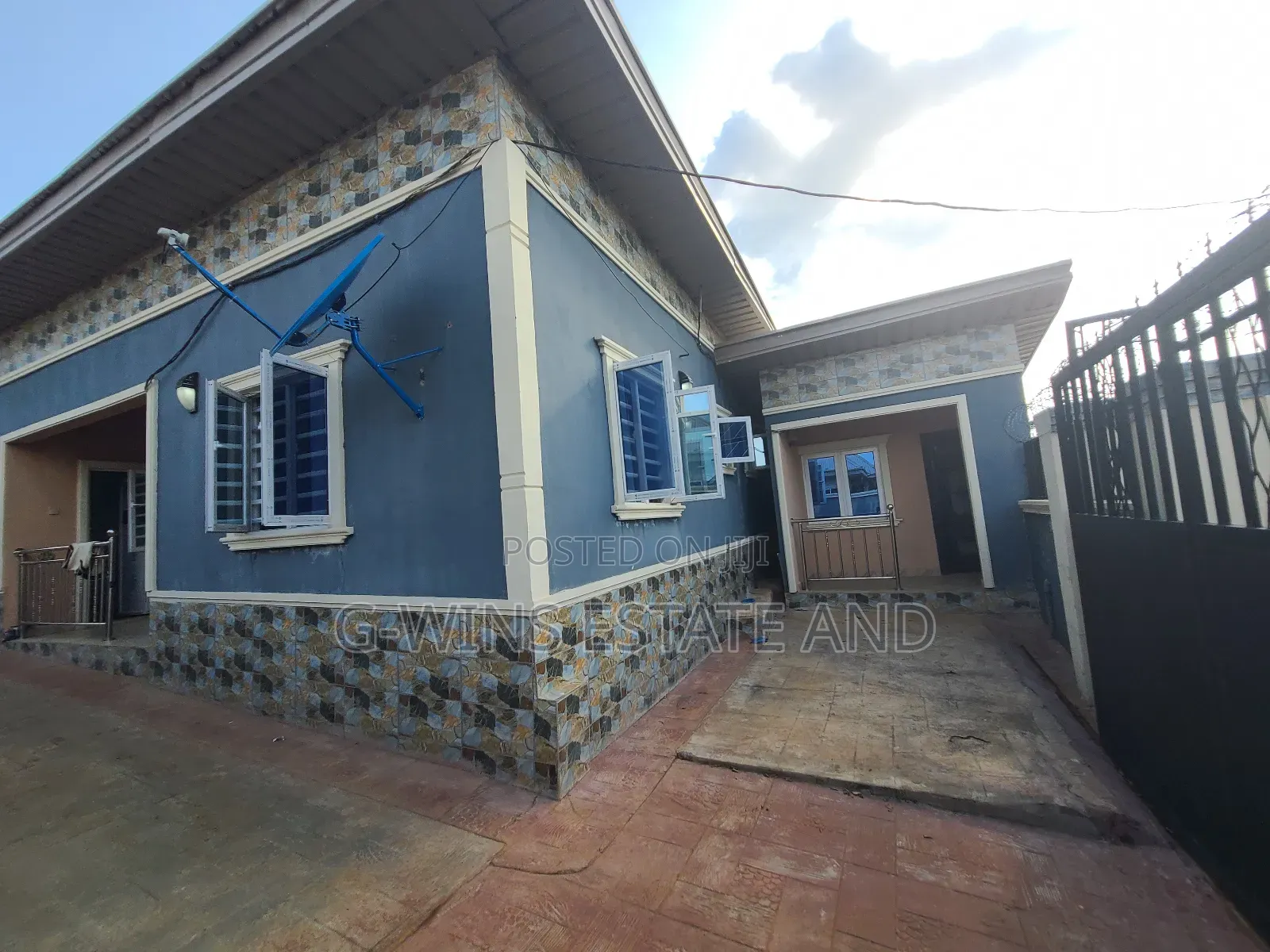 2bdrm Block of Flats in Ogheghe Community, Benin City for sale in Benin City