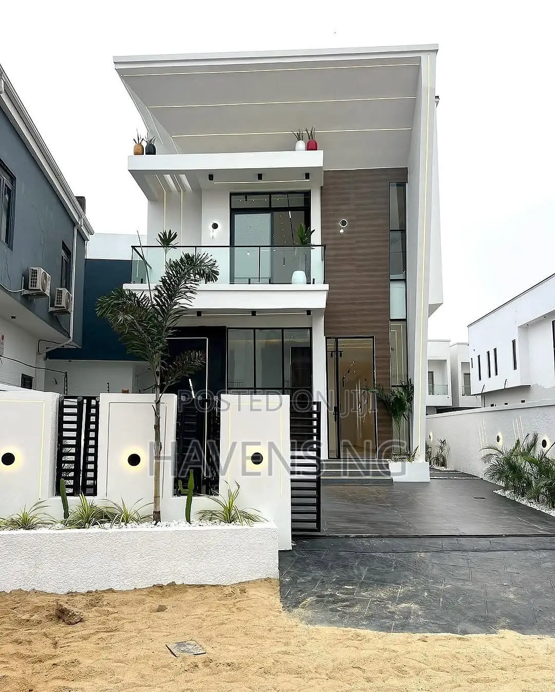 5bdrm Duplex in Lekki Phase 2 for sale in Lekki Phase 2