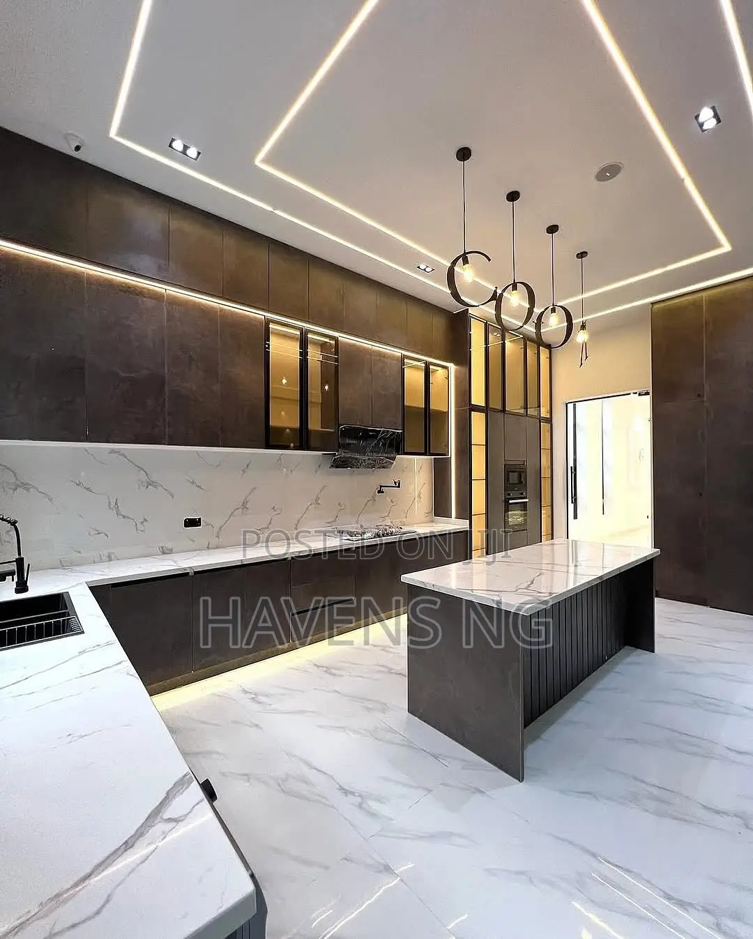 5bdrm Duplex in Lekki Phase 2 for sale in Lekki Phase 2