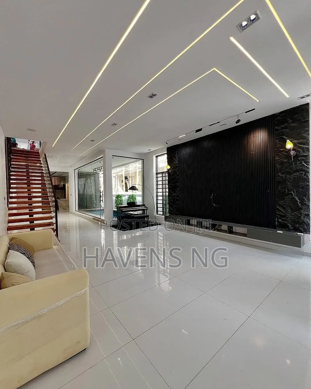 5bdrm Duplex in Ikota for sale in Ikota