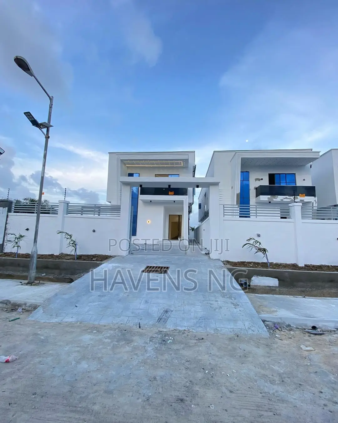5bdrm Duplex in Ikota for sale in Ikota