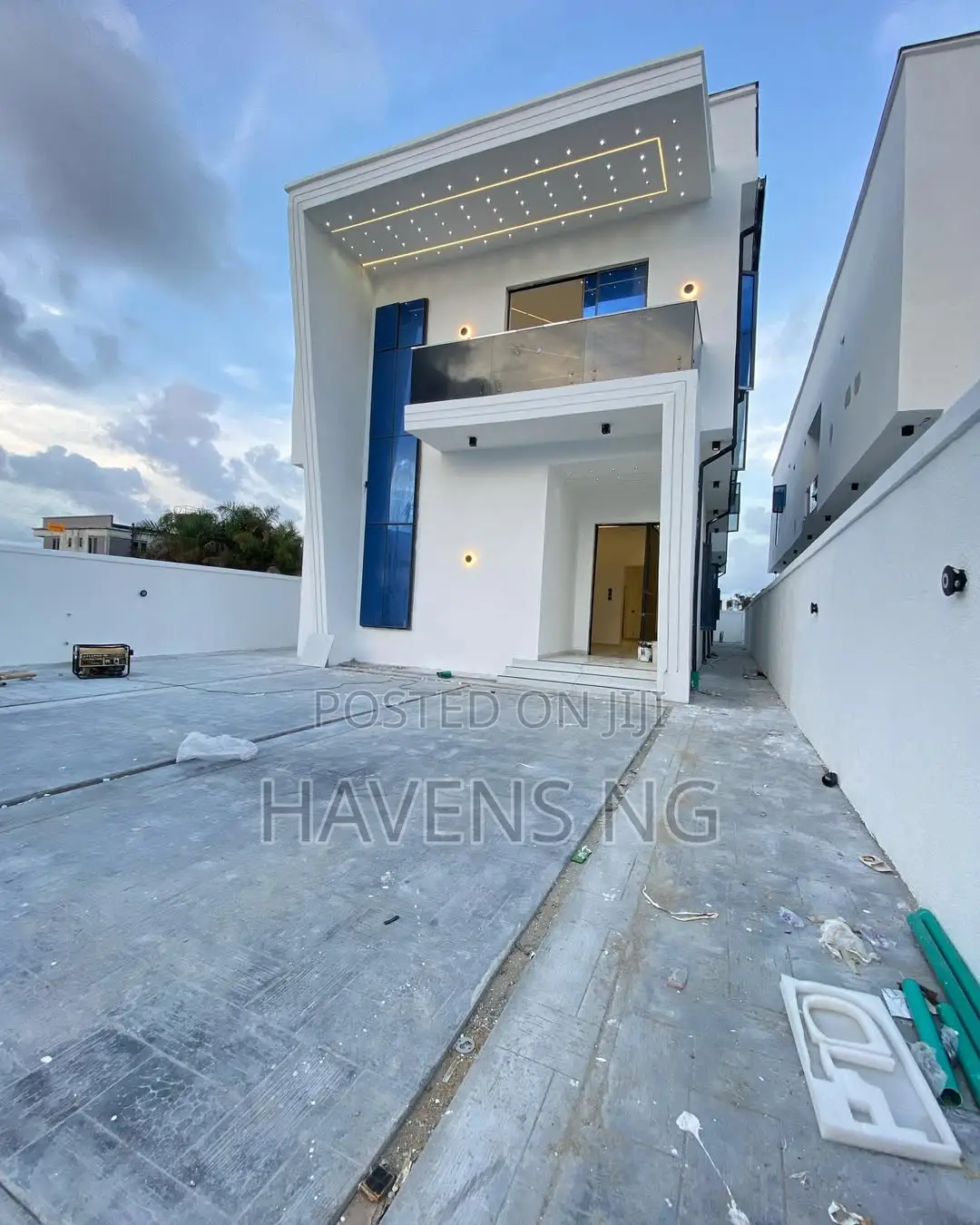 5bdrm Duplex in Ikota for sale in Ikota