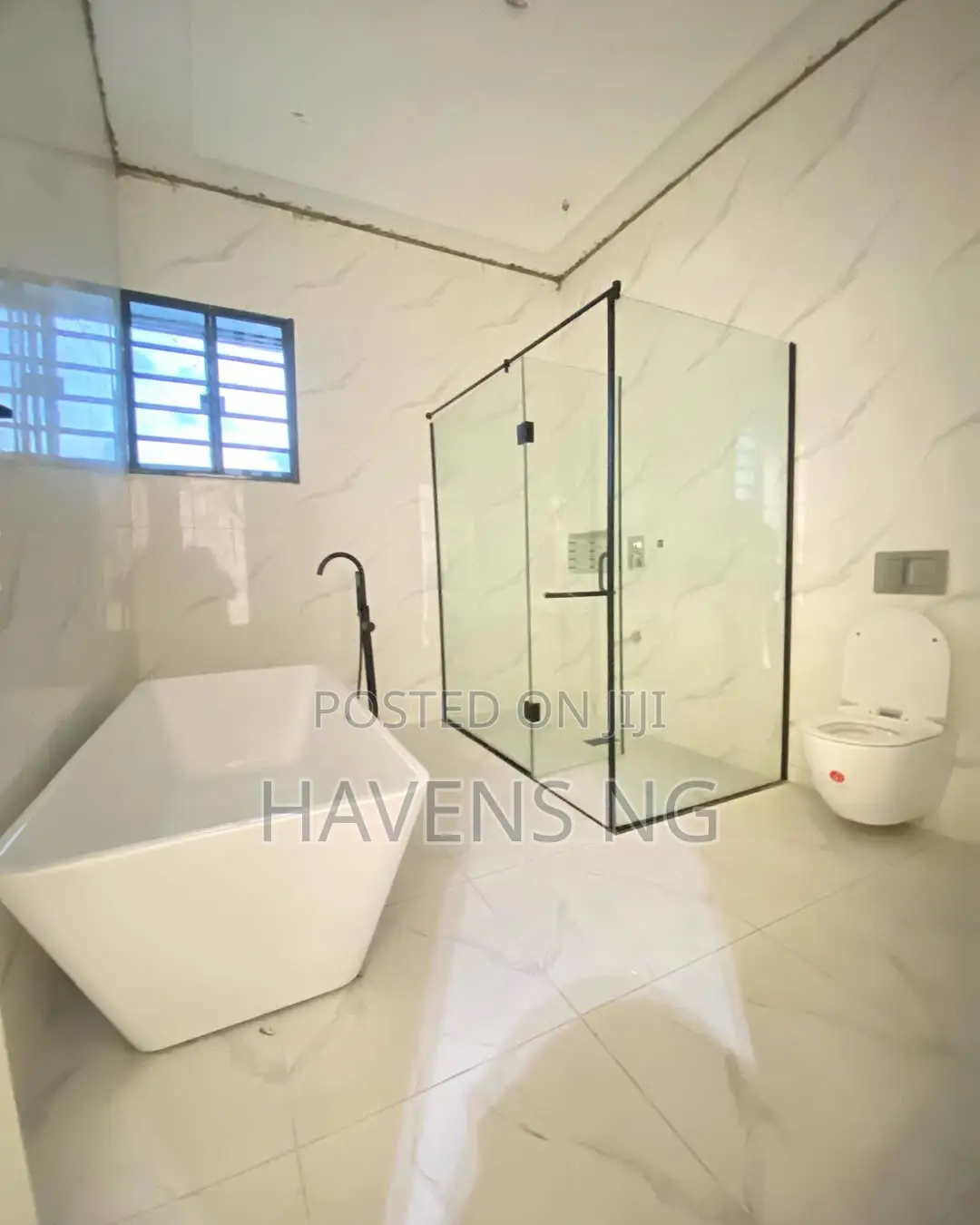 5bdrm Duplex in Ikota for sale in Ikota
