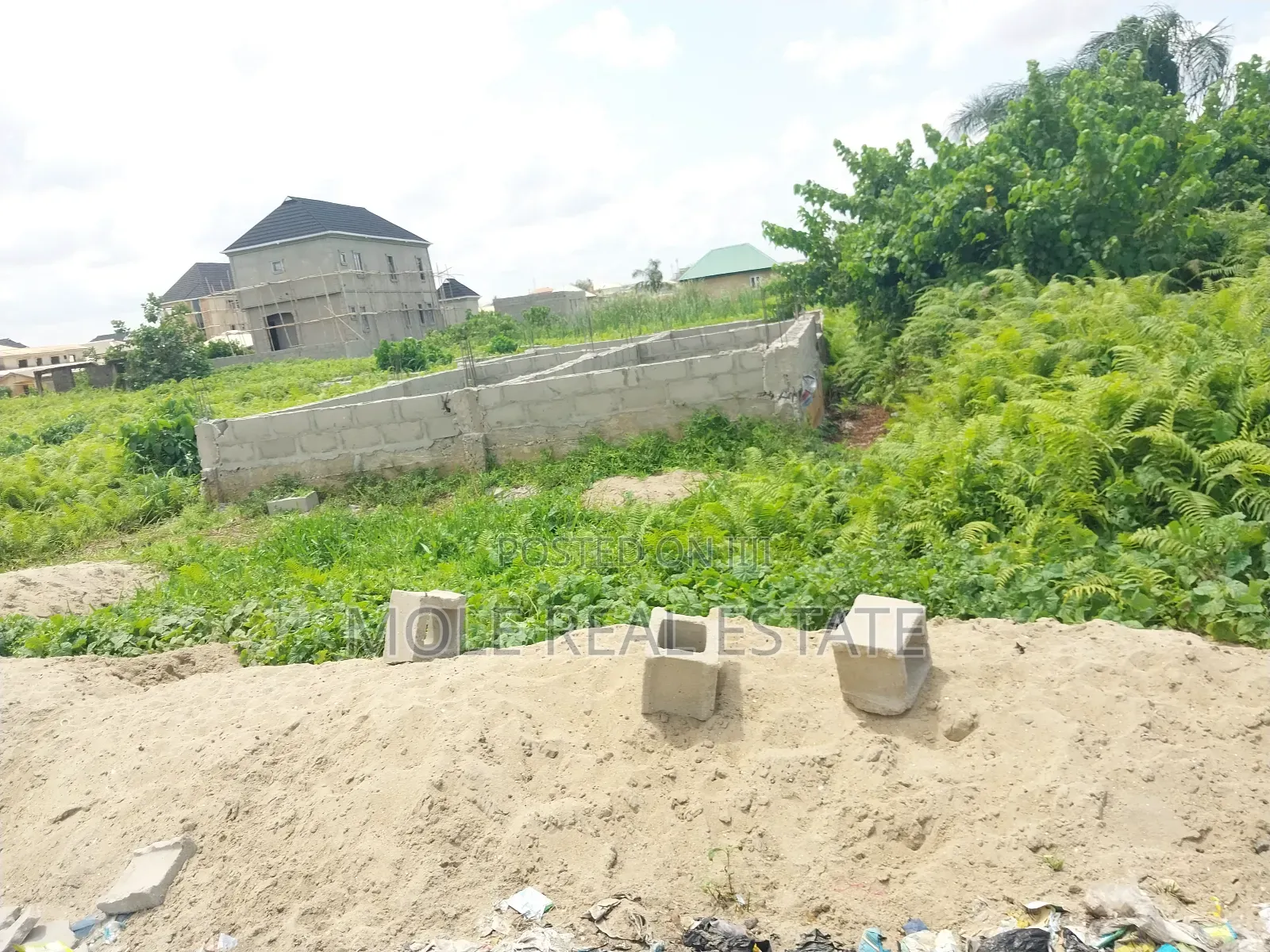 Full Plot Carcass Decked Ejigbo Roi Orisunbari Rd in Ejigbo / Ejigbo