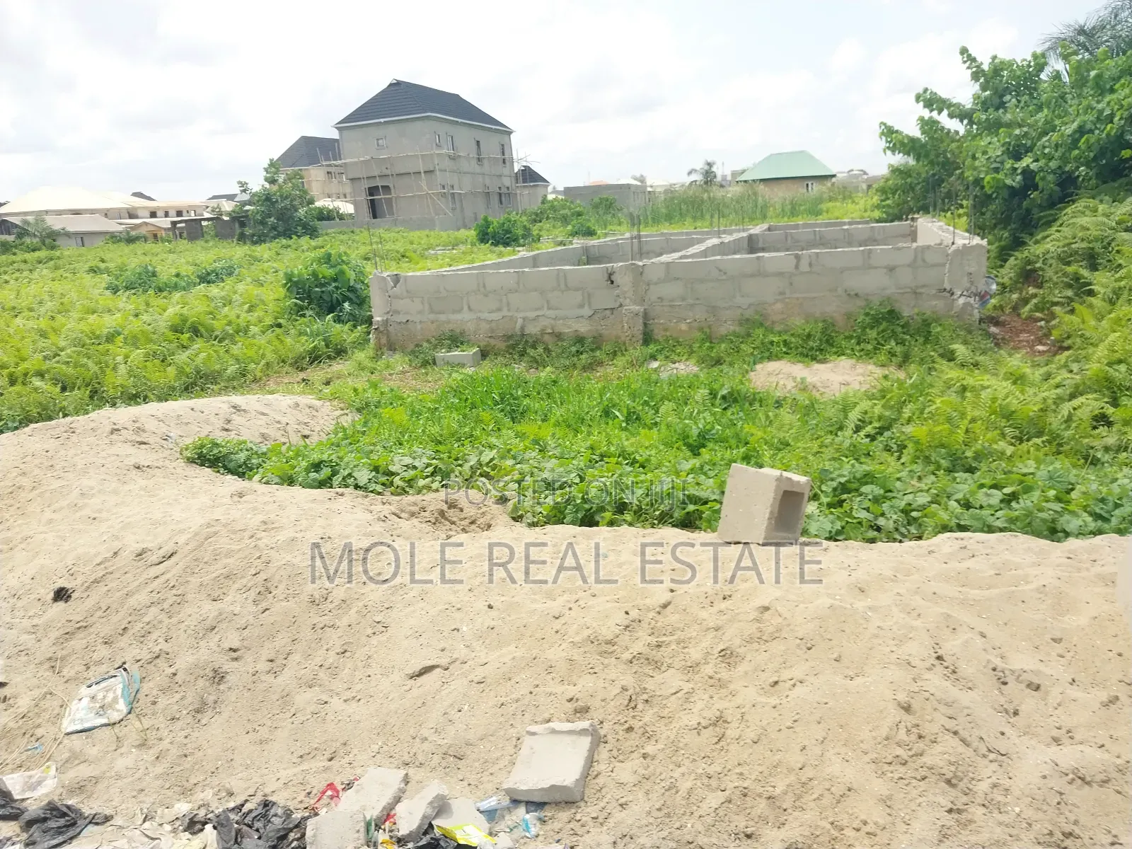 Full Plot Carcass Decked Ejigbo Roi Orisunbari Rd in Ejigbo / Ejigbo