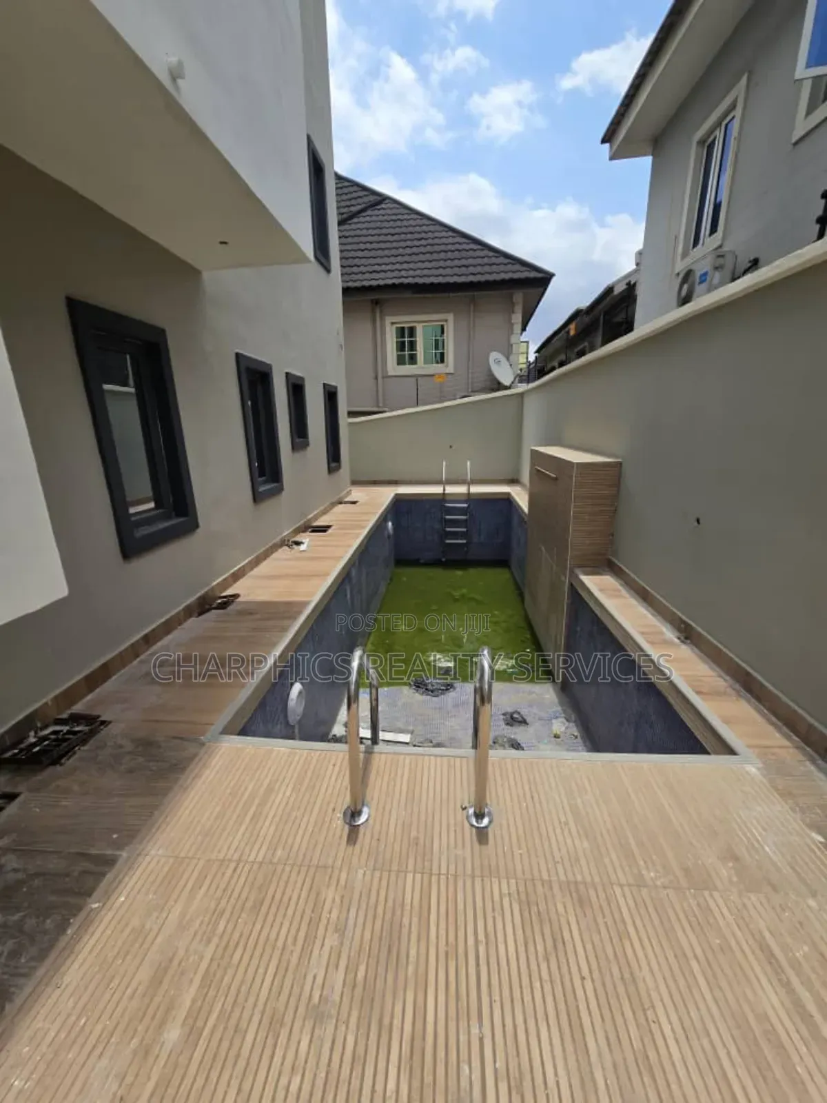 5bdrm Duplex in GRA Phase 2 Shangisha for sale in GRA Phase 2 Shangisha