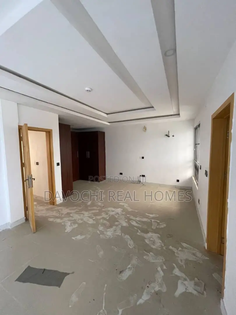 4bdrm Duplex in New Road, Chevron for rent in Chevron