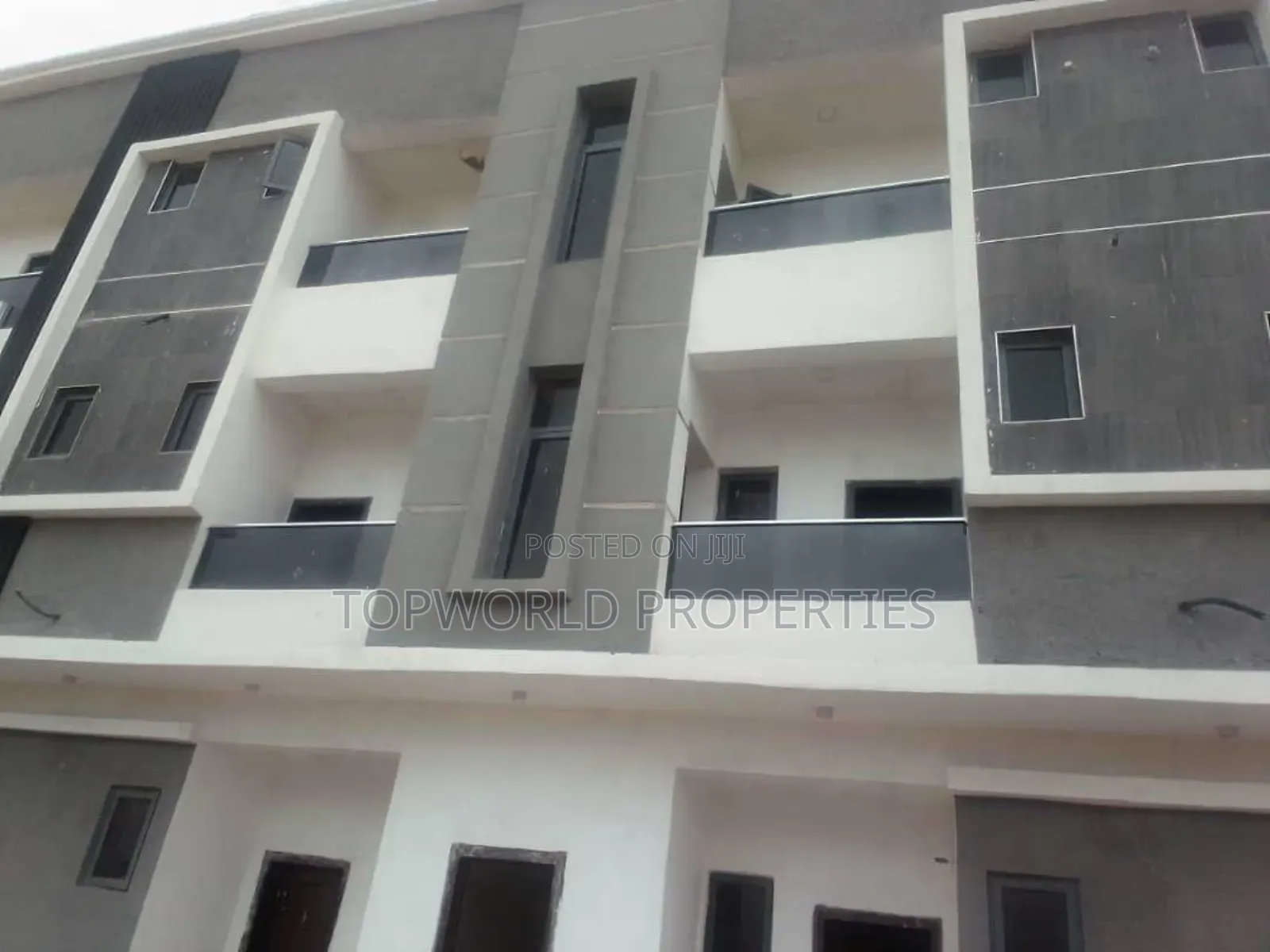 3bdrm Block of Flats in Periwinkle Estate for sale in Lekki Phase 1