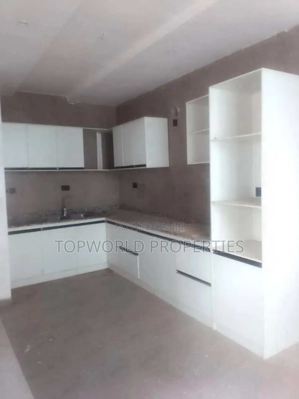 3bdrm Block of Flats in Periwinkle Estate for sale in Lekki Phase 1