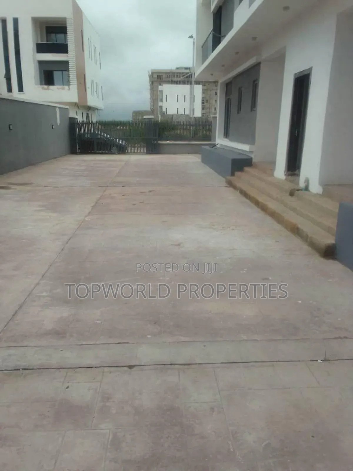 3bdrm Block of Flats in Periwinkle Estate for sale in Lekki Phase 1