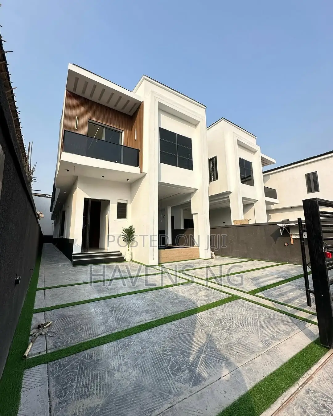 5bdrm Duplex in Lekki Phase 1 for sale in Lekki Phase 1