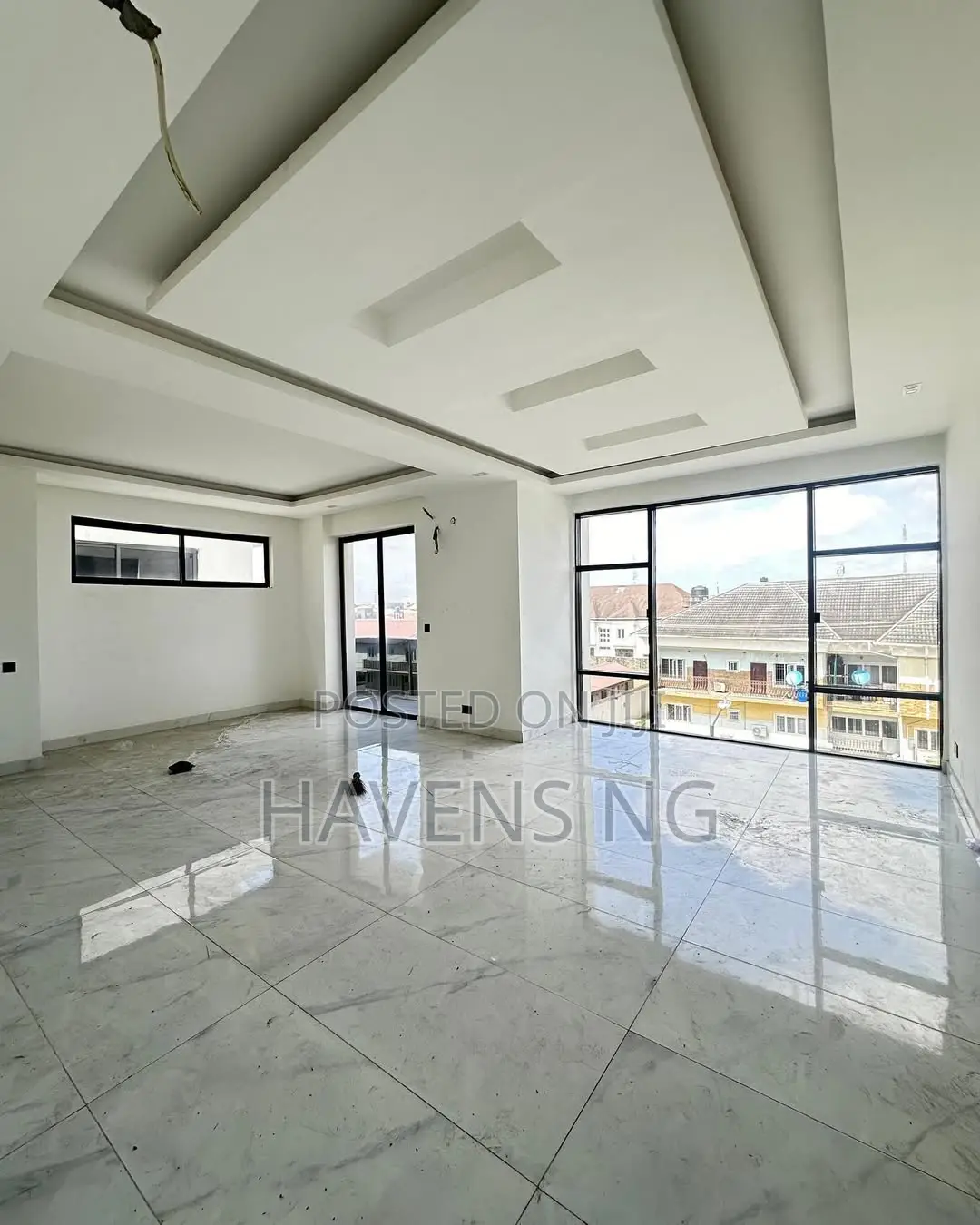 5bdrm Duplex in Lekki Phase 1 for sale in Lekki Phase 1
