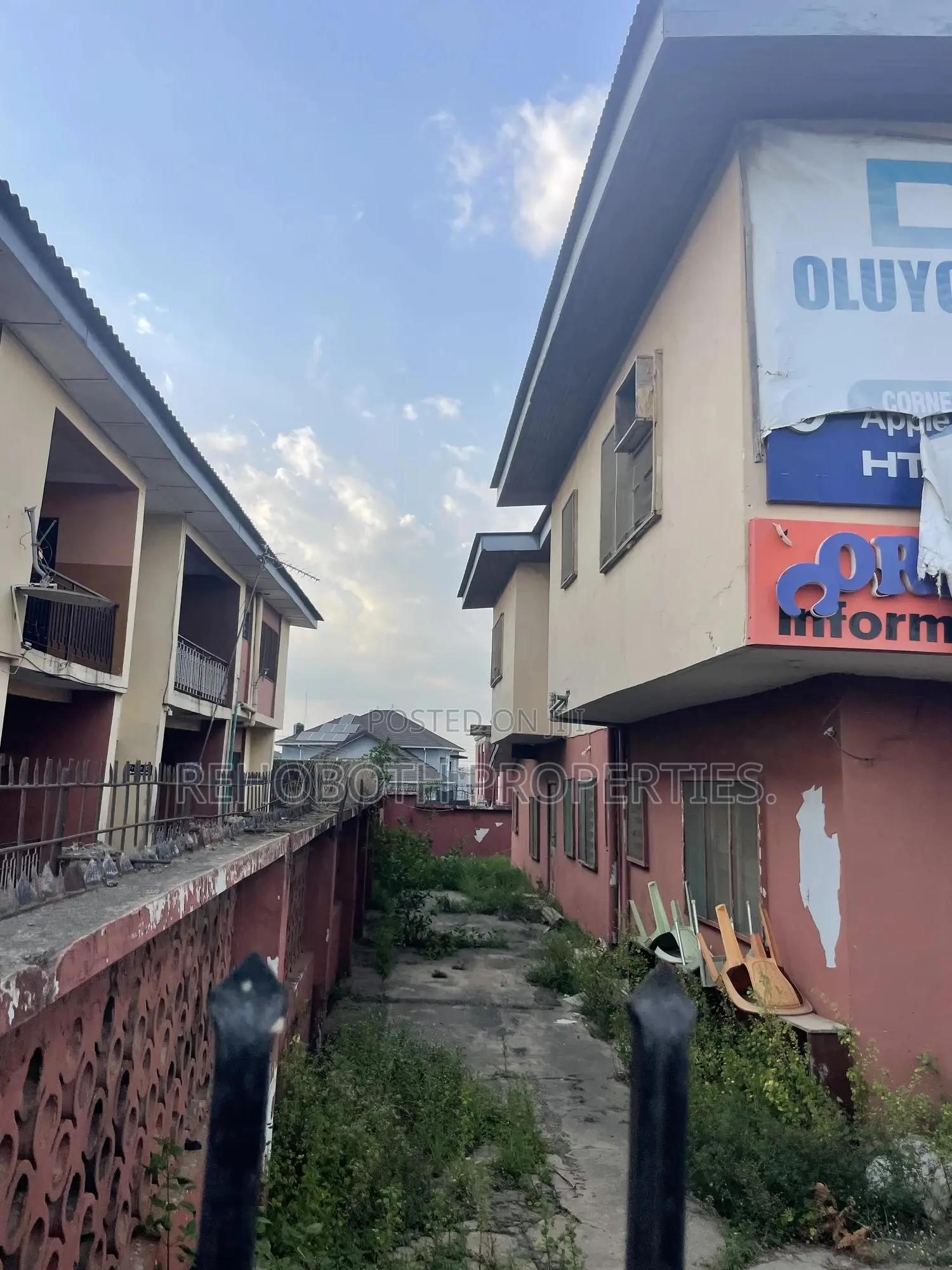 10bdrm Duplex in Oluyole Ibadan for sale in Ibadan